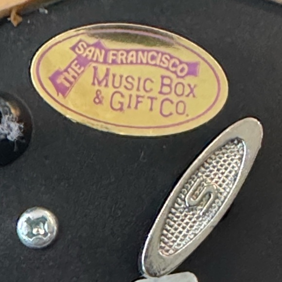 Paris Musical Snow Globe Eiffel Tower La Vie En Rose San Francisco Music Box Co - Picture 11 of 15